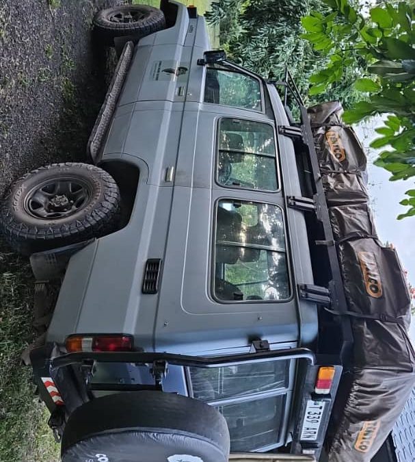 Land Cruiser with Rooftop Tent in Rwanda & Uganda