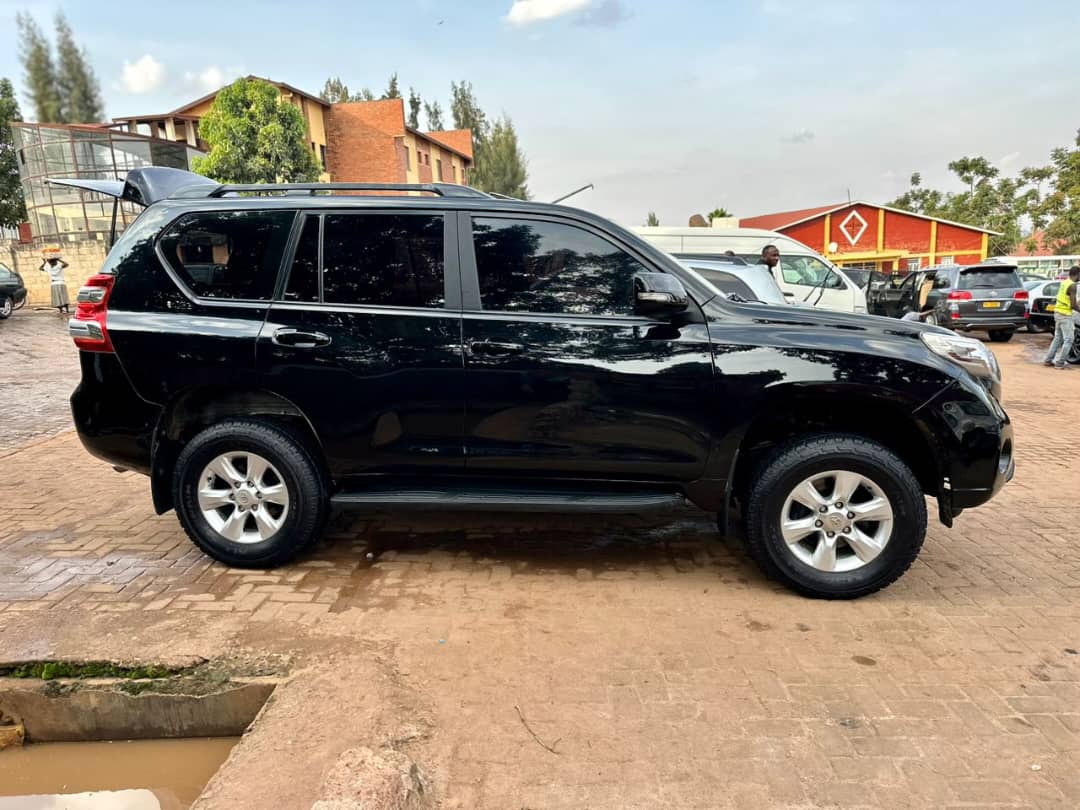 Self Drive Rwanda on Rainy Roads – Best 4x4 Car Rental Guide