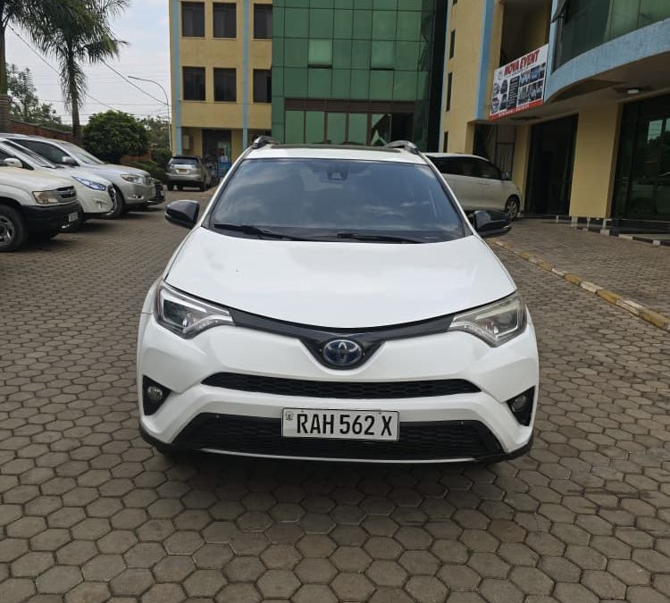Driving in Rwanda made easy: learn road rules, licenses, safety tips, road conditions, 4x4 needs and self-drive advice for your Rwanda trip.