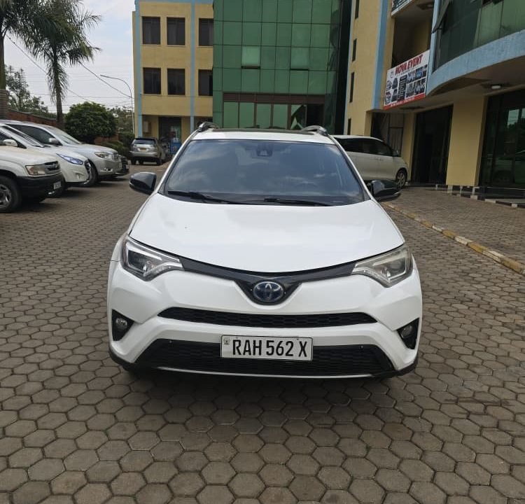 Driving in Rwanda made easy: learn road rules, licenses, safety tips, road conditions, 4x4 needs and self-drive advice for your Rwanda trip.